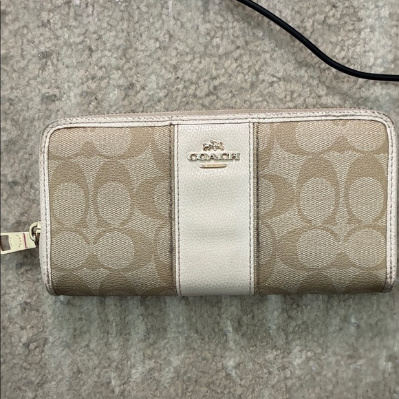 Coach Handbags - Coach Tan and Cream Signature Wallet